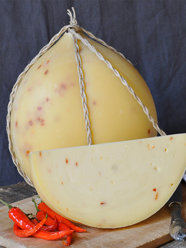 Provolone al peperoncino | Fattoria Giambrone | CAMMARATA — SICILIA ITALIA